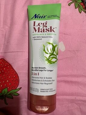 Nair Leg Mask 3-in-1 Exfoliate & Smooth - Green/White